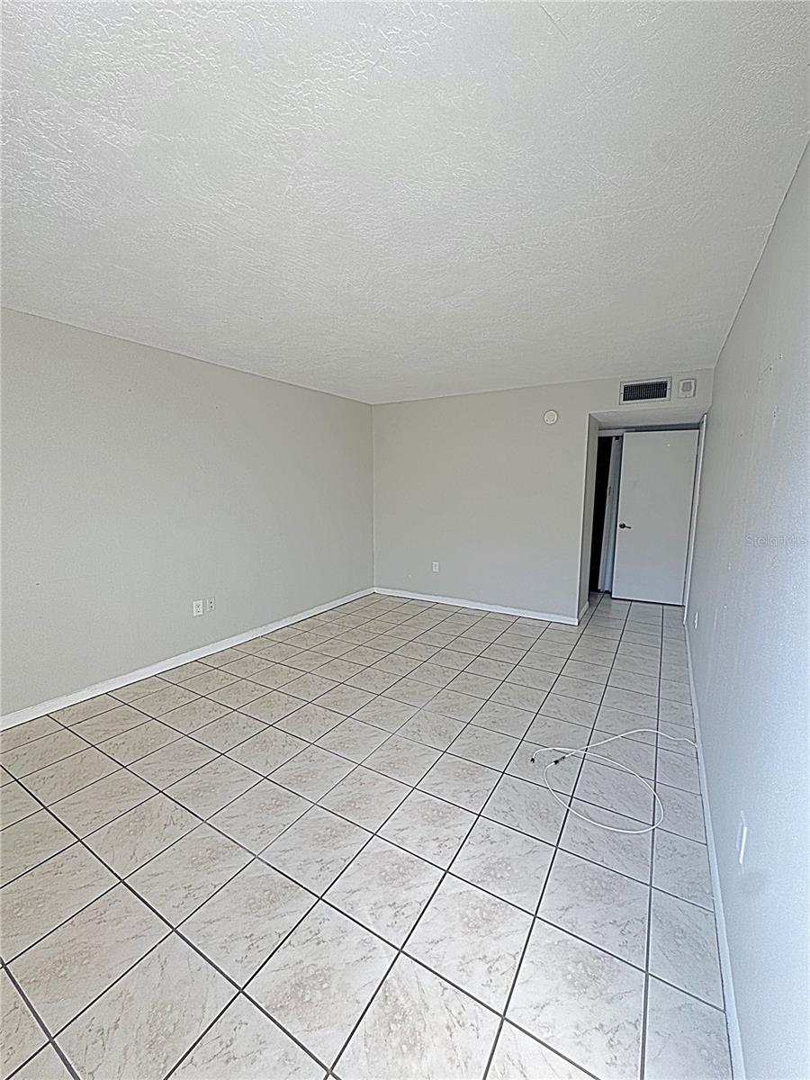 Image 19 of 49 For 660 Island Way 607