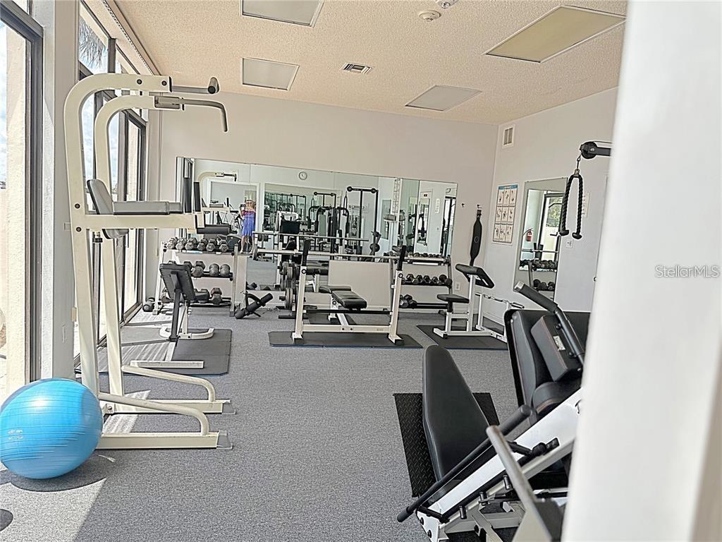 Image 25 of 49 For 660 Island Way 607