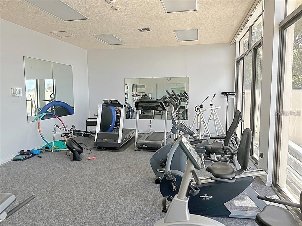 Image 27 of 49 For 660 Island Way 607