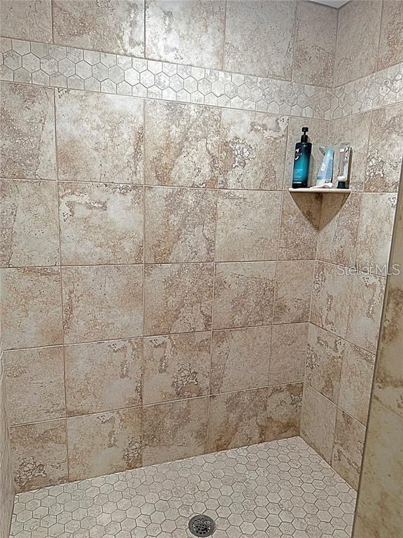 Image 33 of 49 For 660 Island Way 607