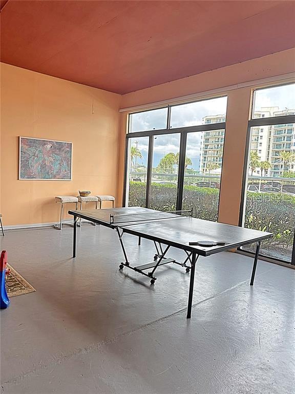 Image 34 of 49 For 660 Island Way 607