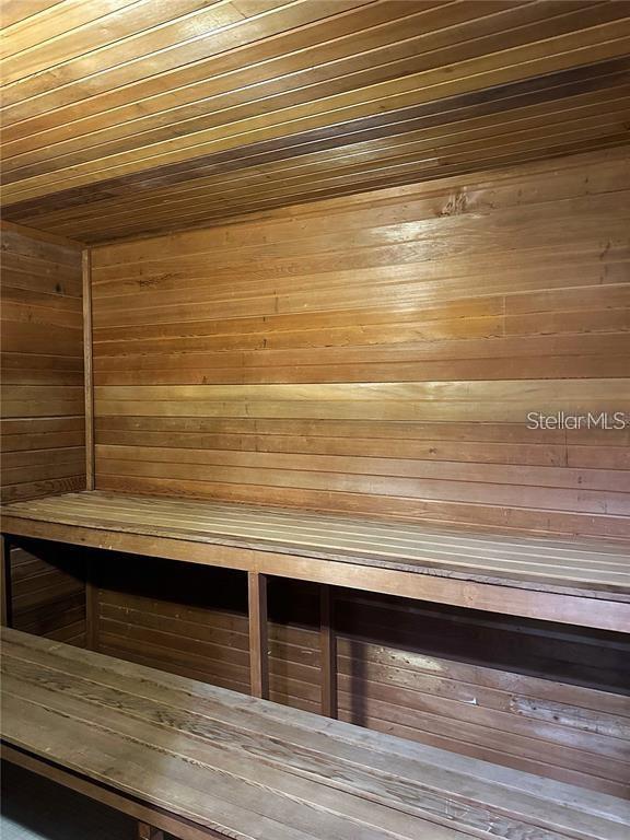 Image 35 of 49 For 660 Island Way 607