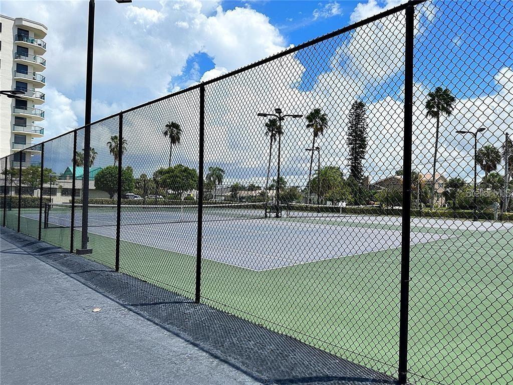 Image 38 of 49 For 660 Island Way 607