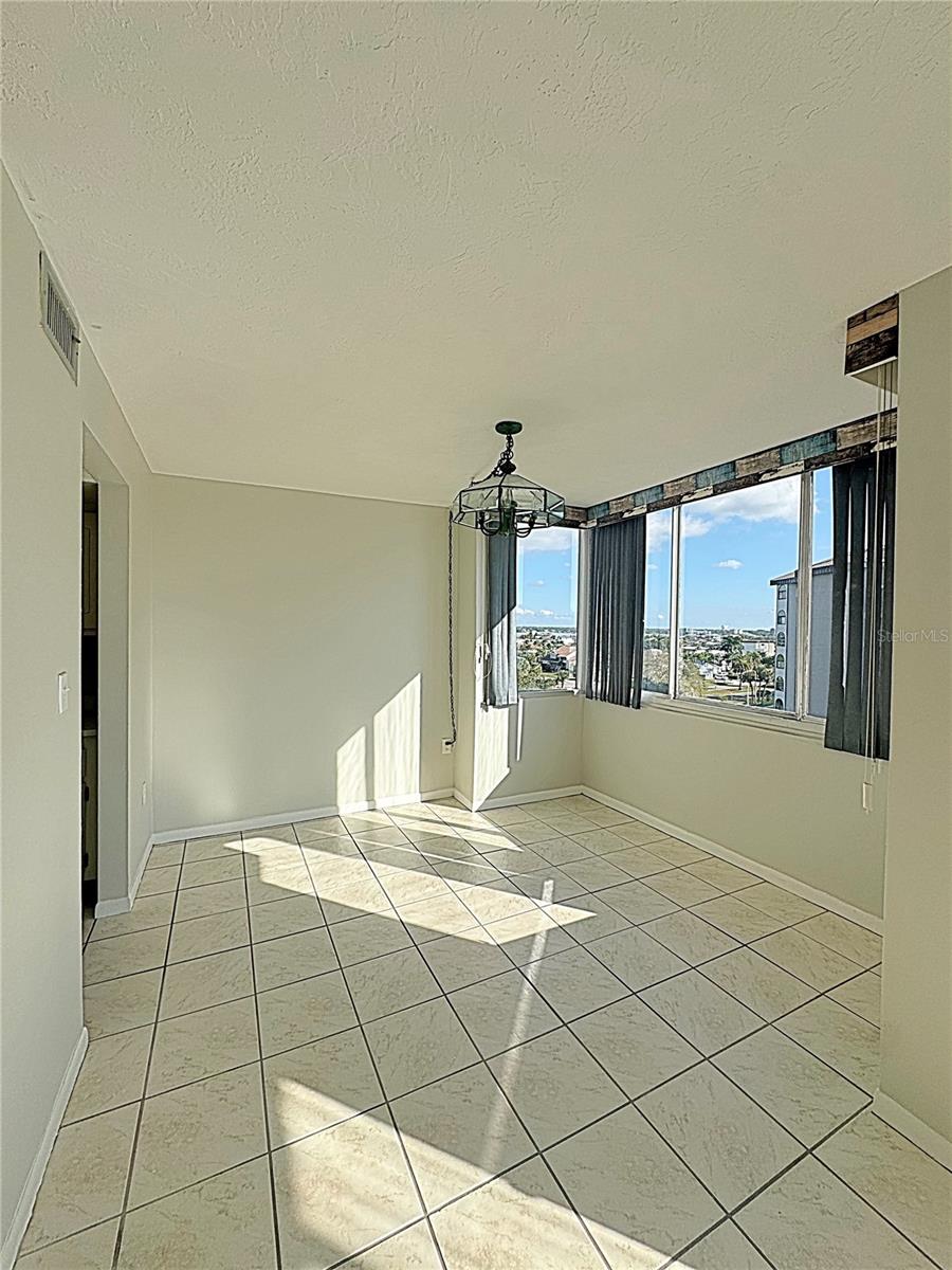 Image 6 of 49 For 660 Island Way 607