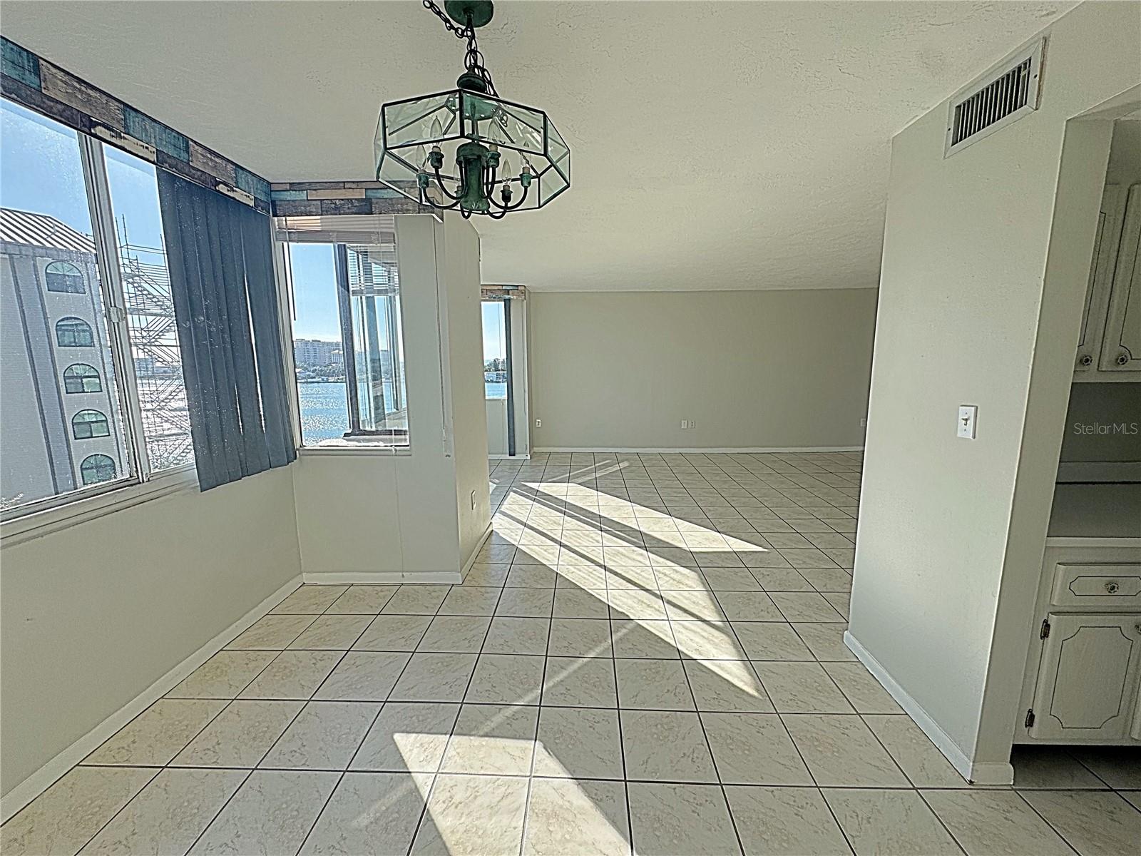 Image 8 of 49 For 660 Island Way 607