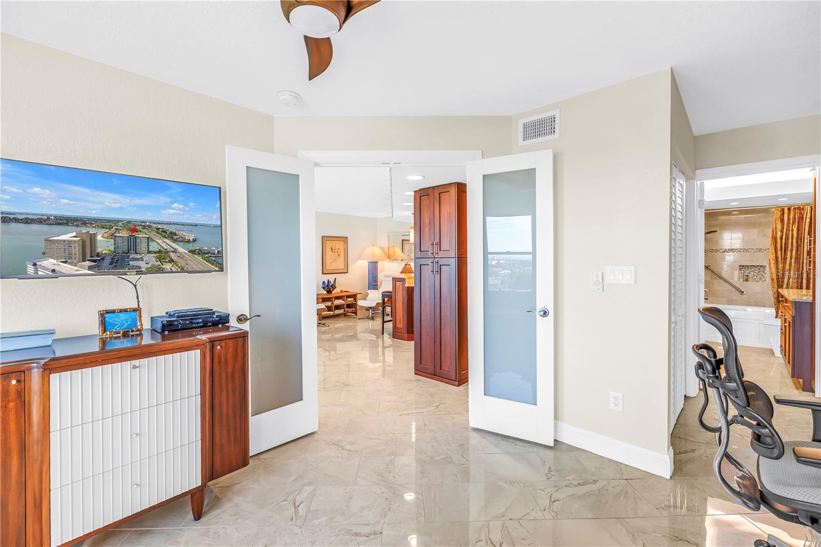 Image 19 of 89 For 5220 Brittany Drive S 1510