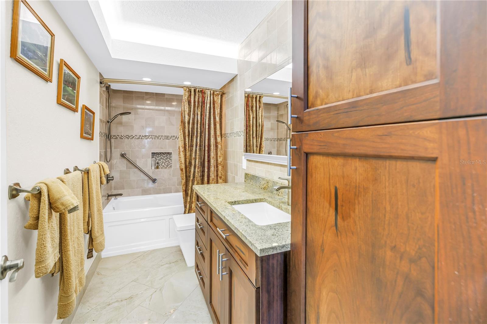 Image 22 of 89 For 5220 Brittany Drive S 1510