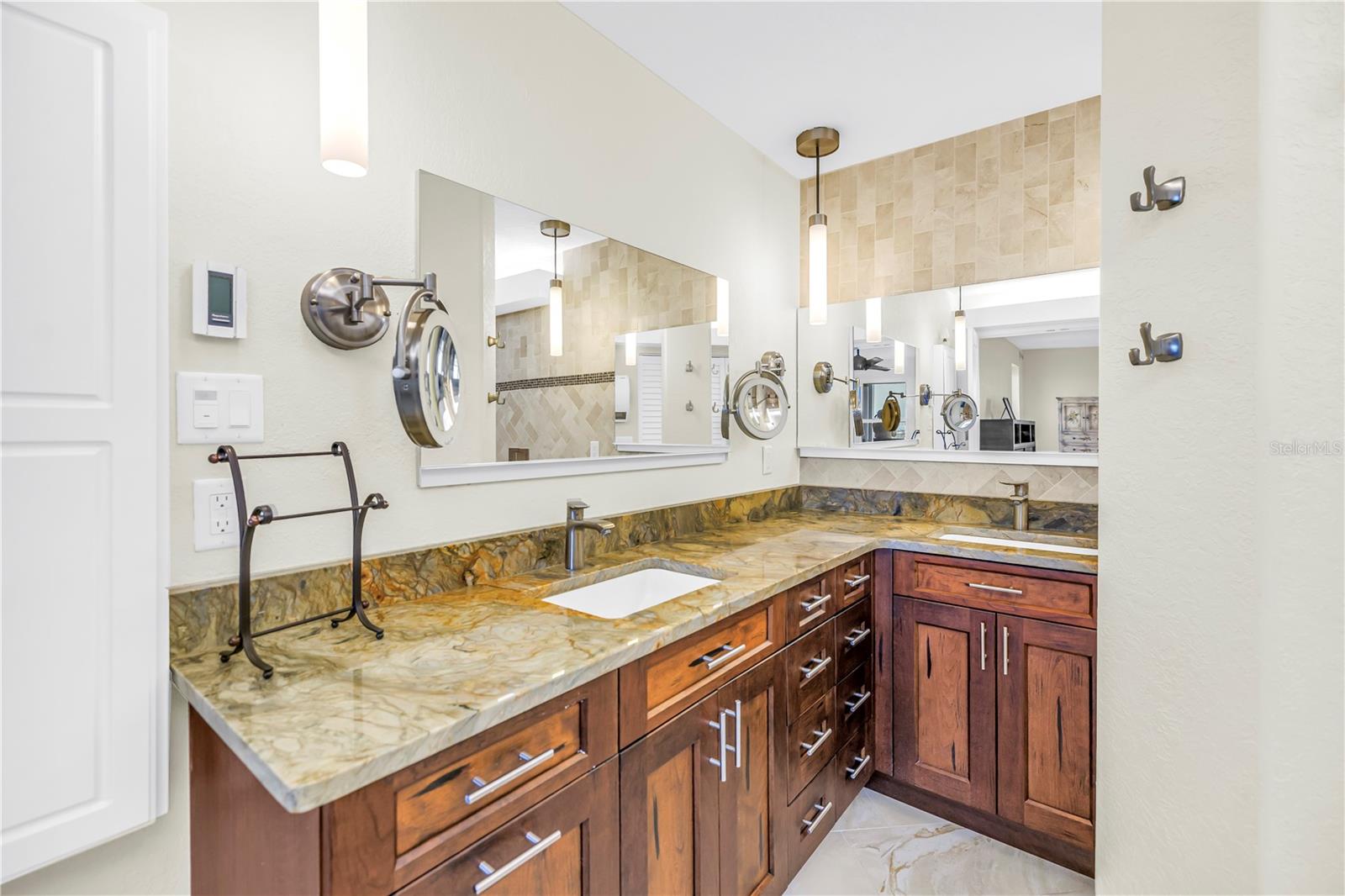 Image 26 of 89 For 5220 Brittany Drive S 1510