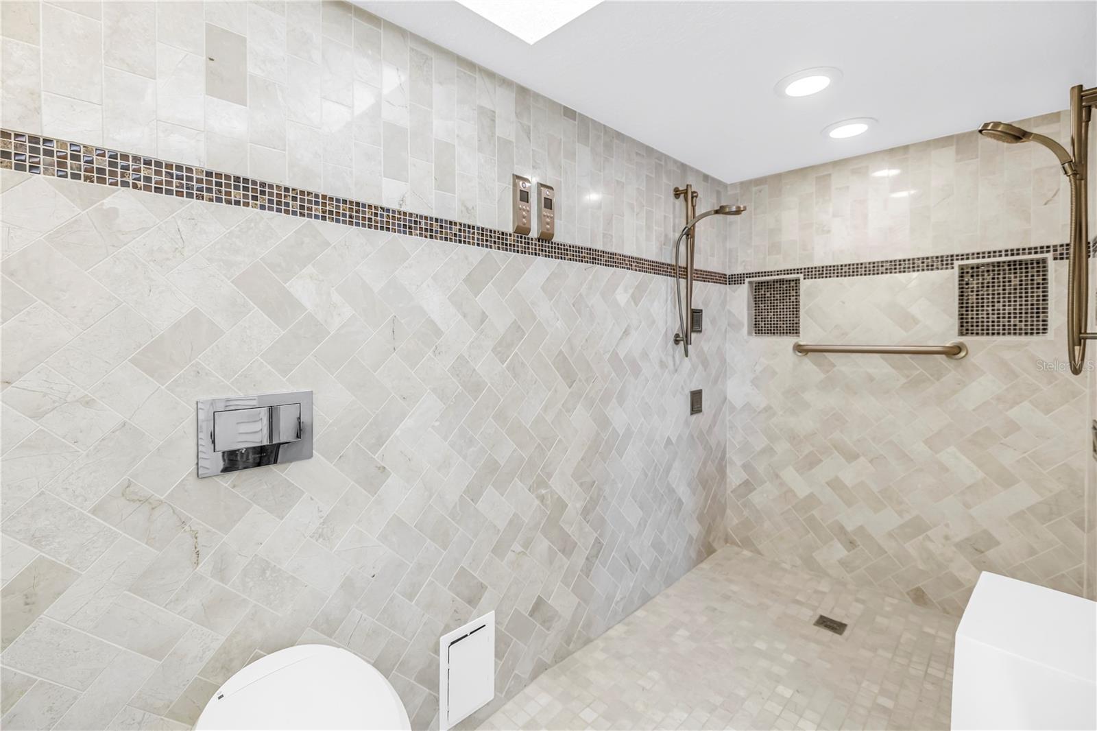 Image 28 of 89 For 5220 Brittany Drive S 1510