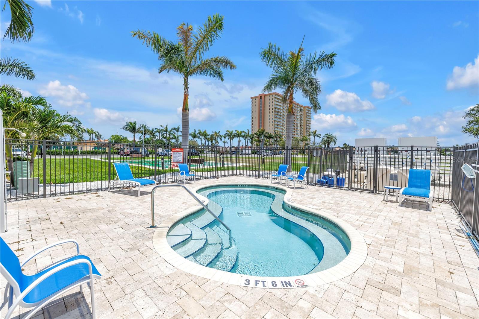 Image 50 of 89 For 5220 Brittany Drive S 1510