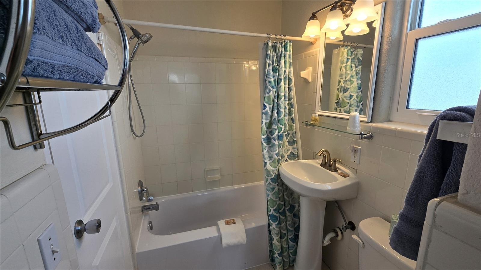 Image 15 of 19 For 603 Mandalay Avenue 207