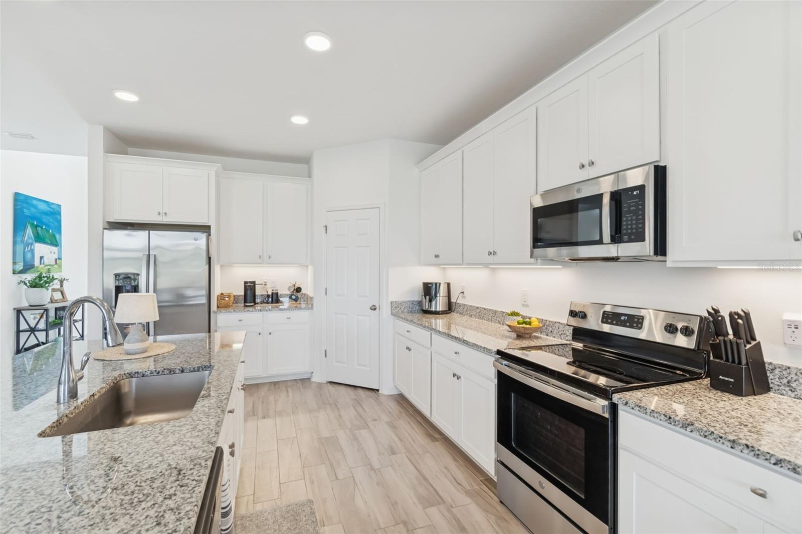 Image 13 of 71 For 12107 Nouveau Avenue