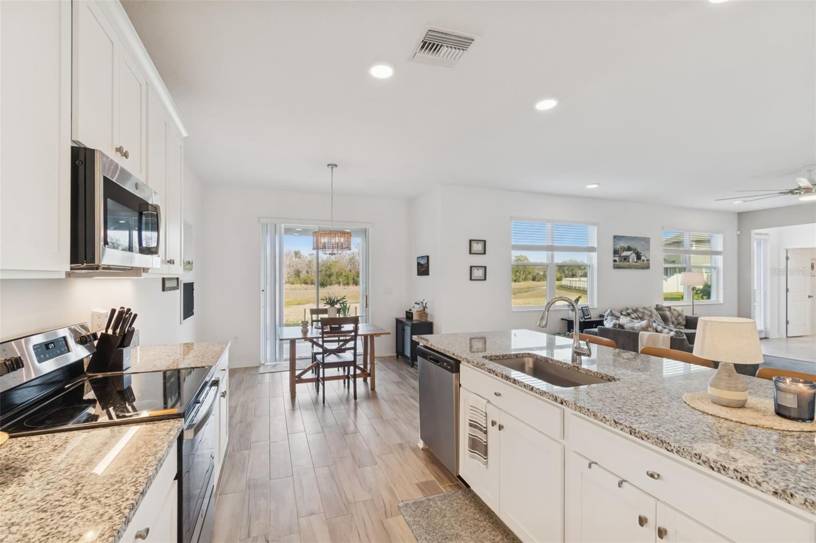 Image 14 of 71 For 12107 Nouveau Avenue