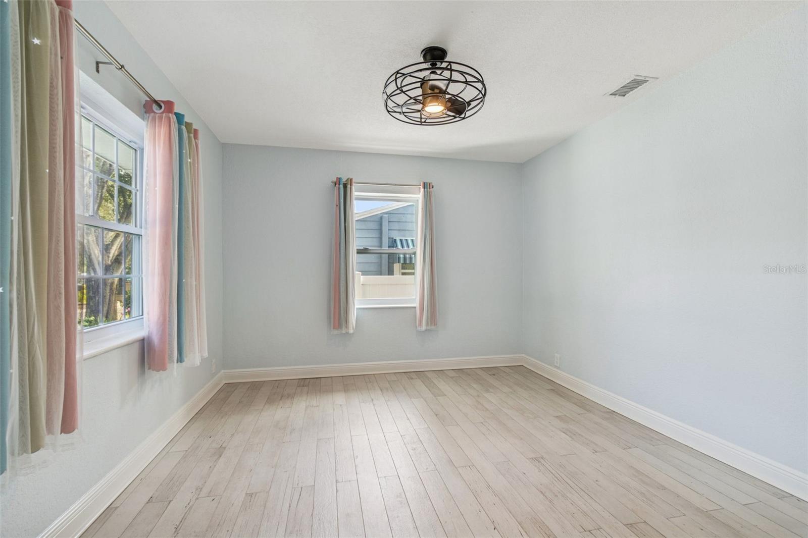 Image 33 of 97 For 120 19th Avenue N