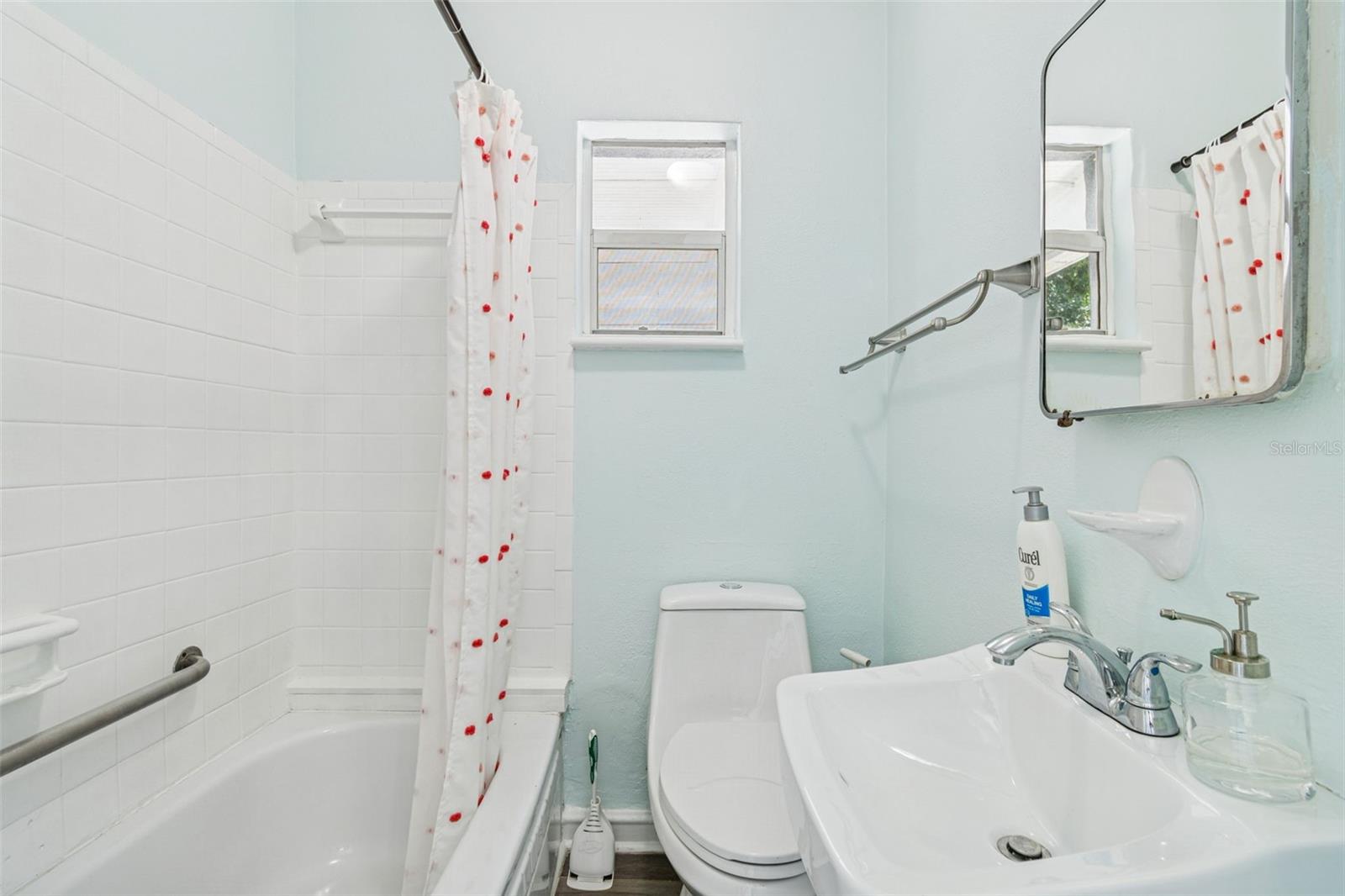 Image 76 of 97 For 120 19th Avenue N