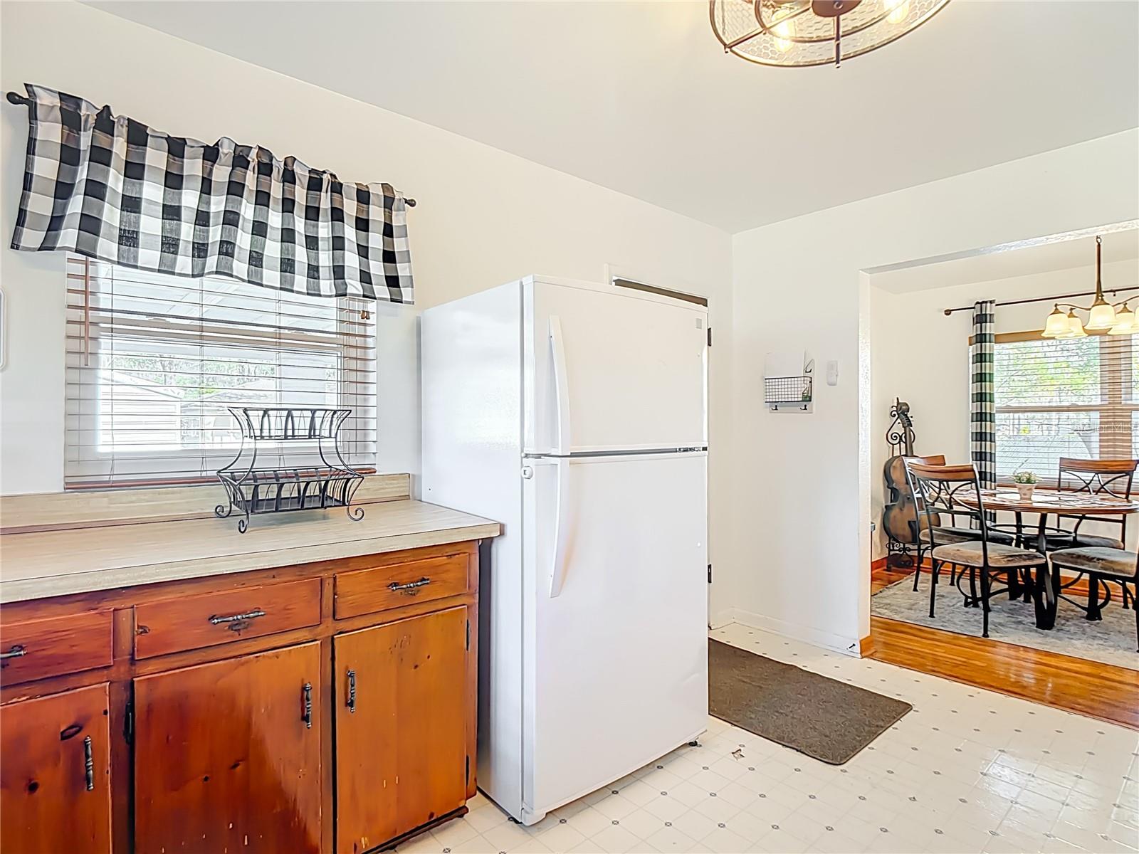 Image 11 of 33 For 708 Vermont Street