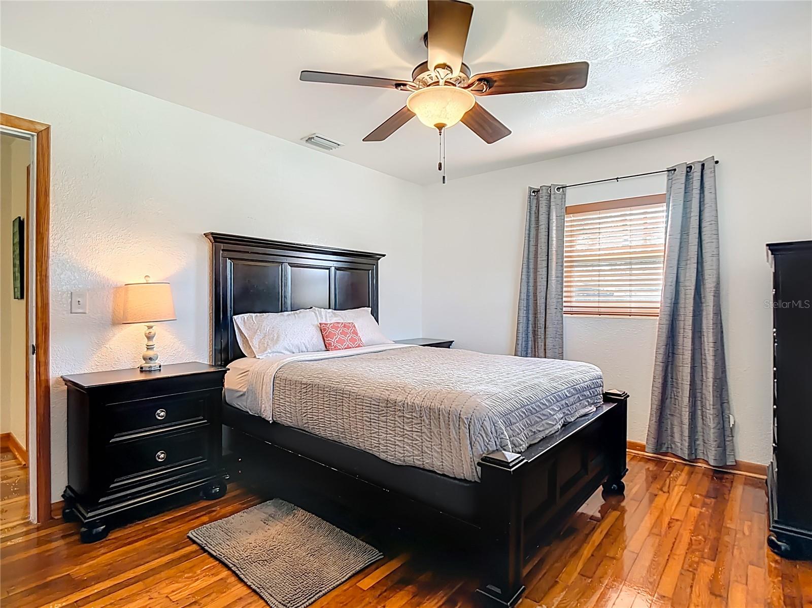 Image 14 of 33 For 708 Vermont Street