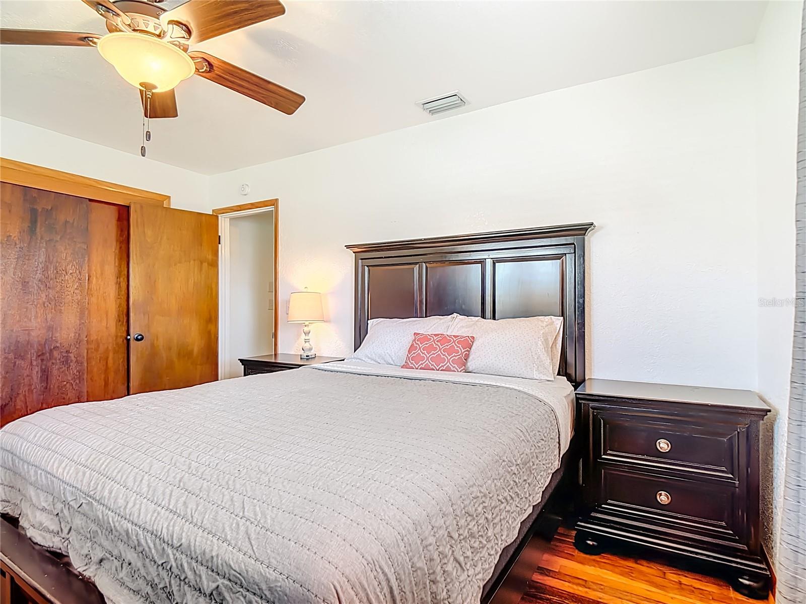 Image 16 of 33 For 708 Vermont Street