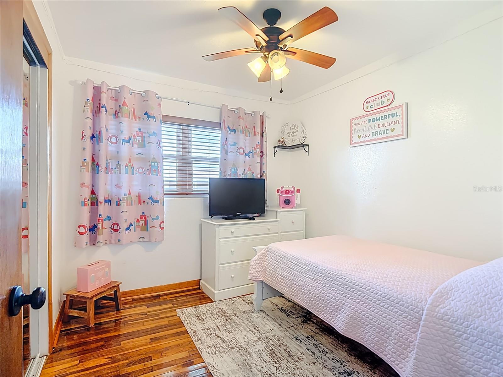 Image 17 of 33 For 708 Vermont Street