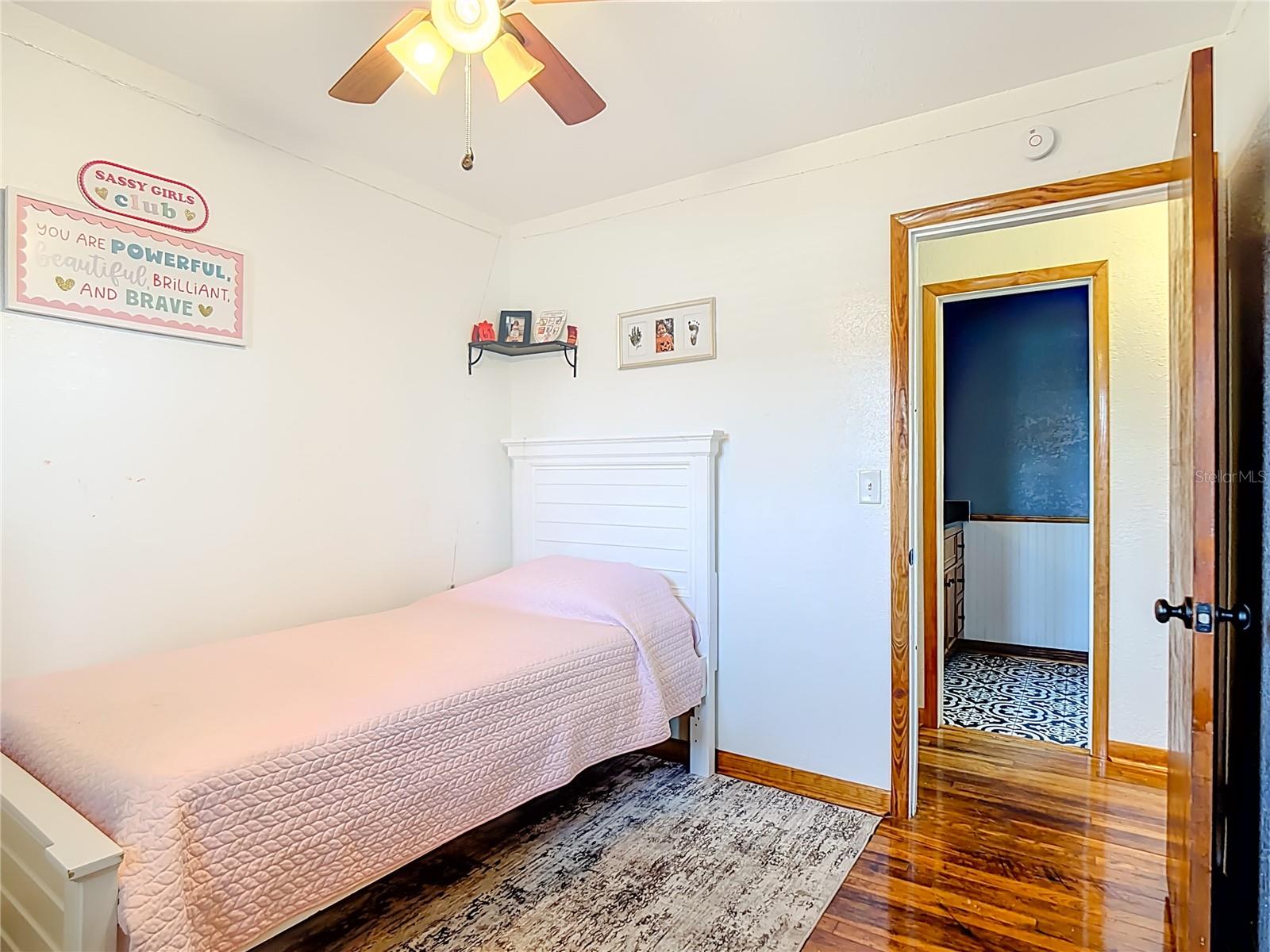 Image 18 of 33 For 708 Vermont Street