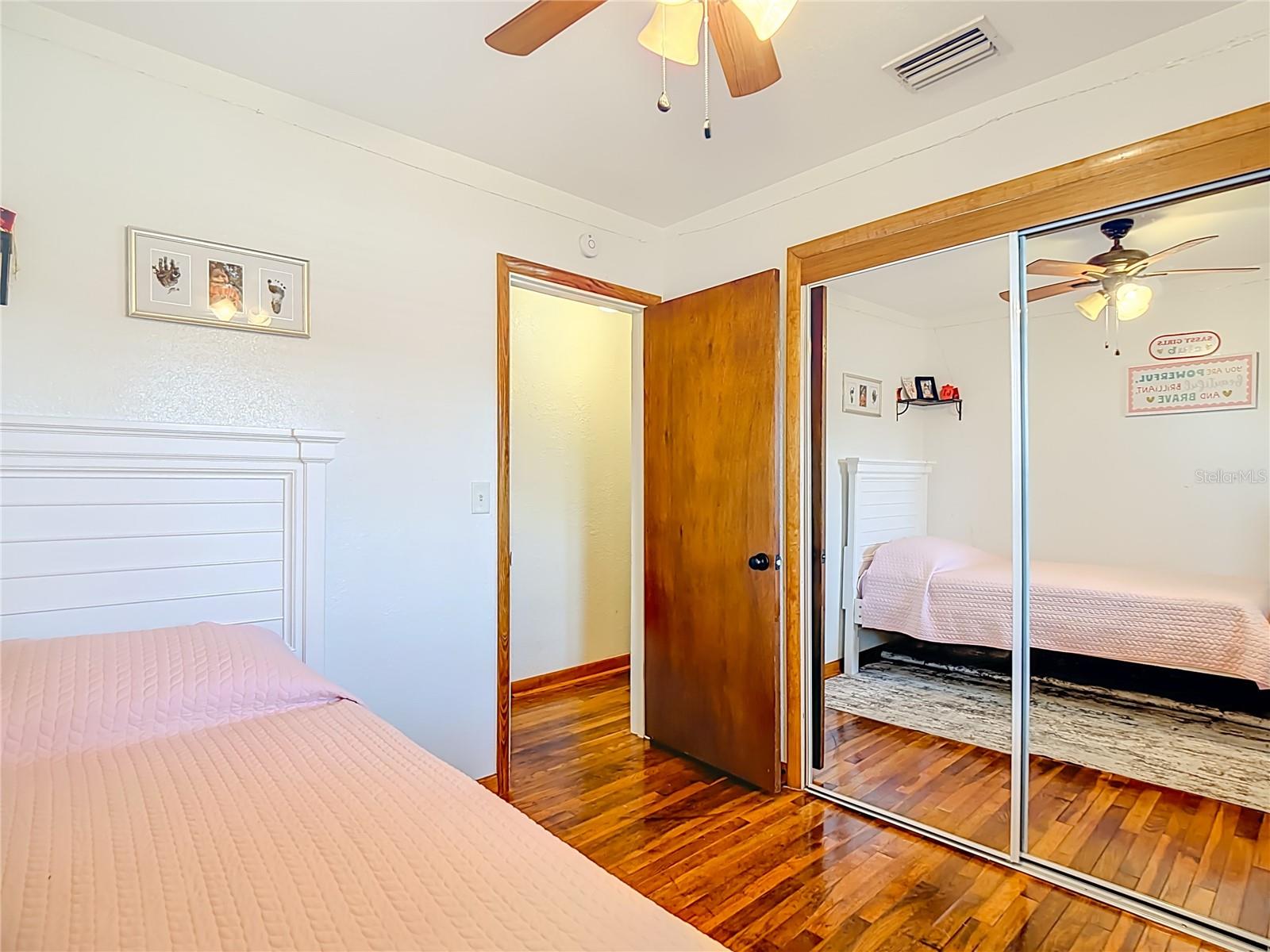 Image 19 of 33 For 708 Vermont Street