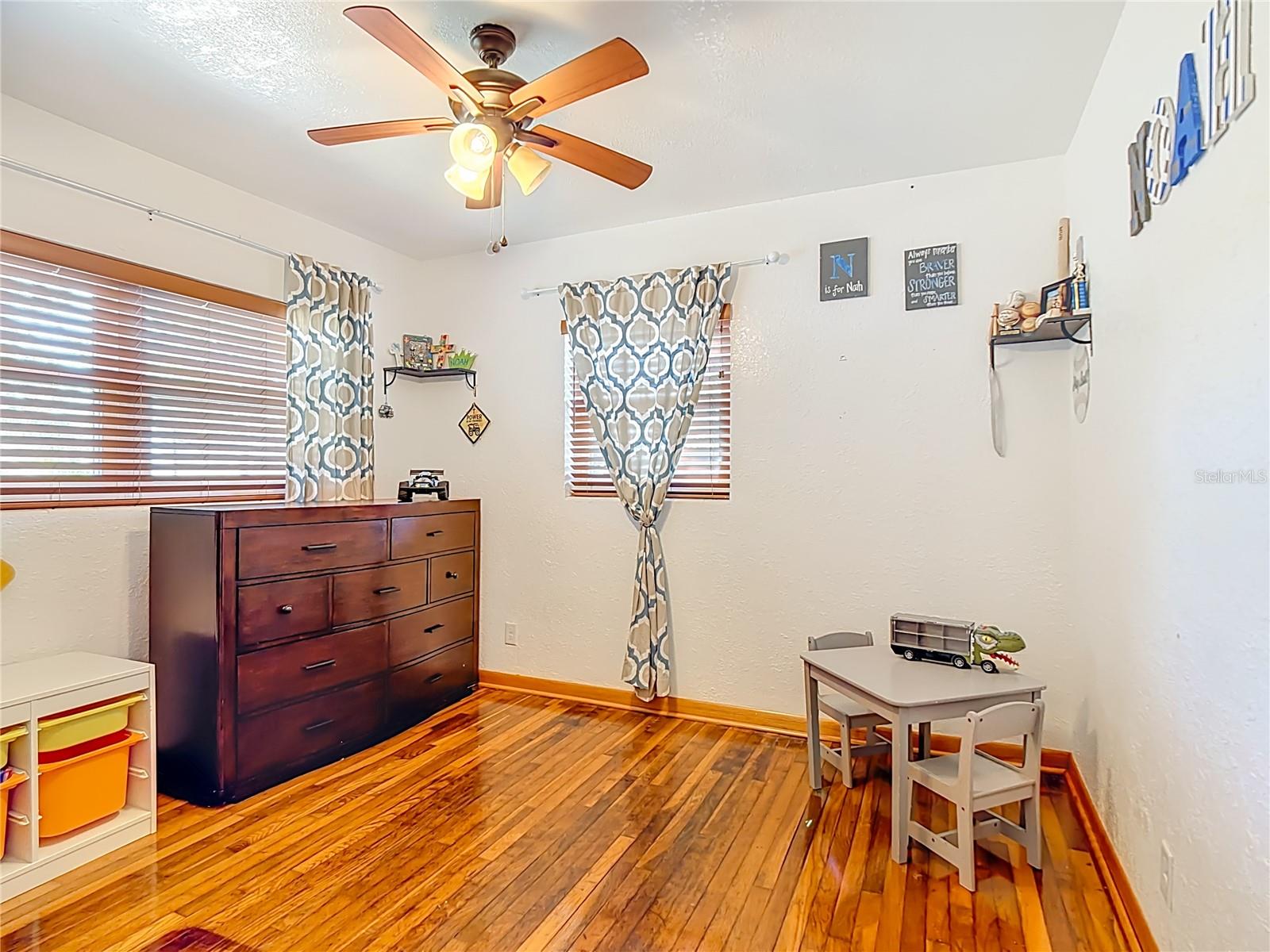 Image 22 of 33 For 708 Vermont Street