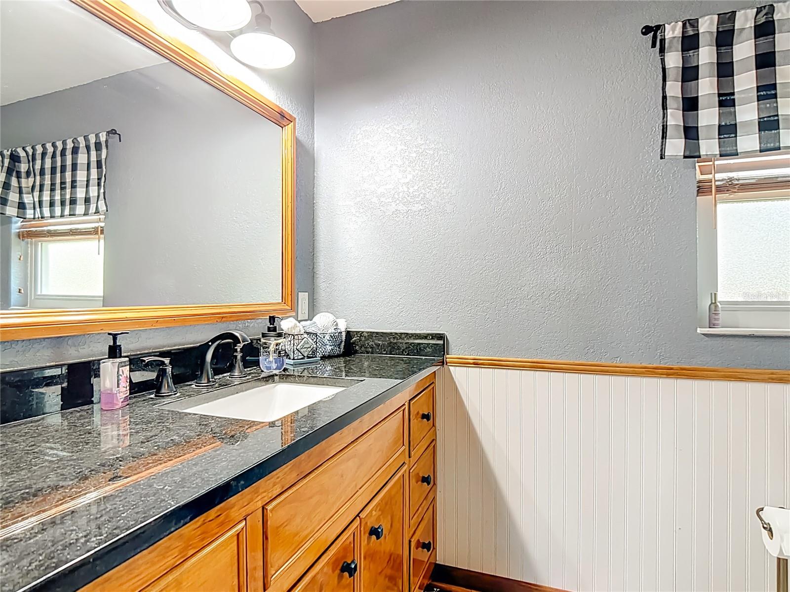 Image 23 of 33 For 708 Vermont Street