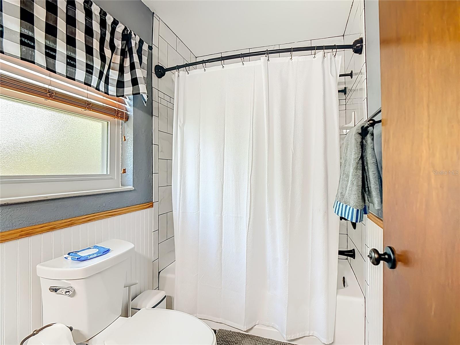 Image 24 of 33 For 708 Vermont Street