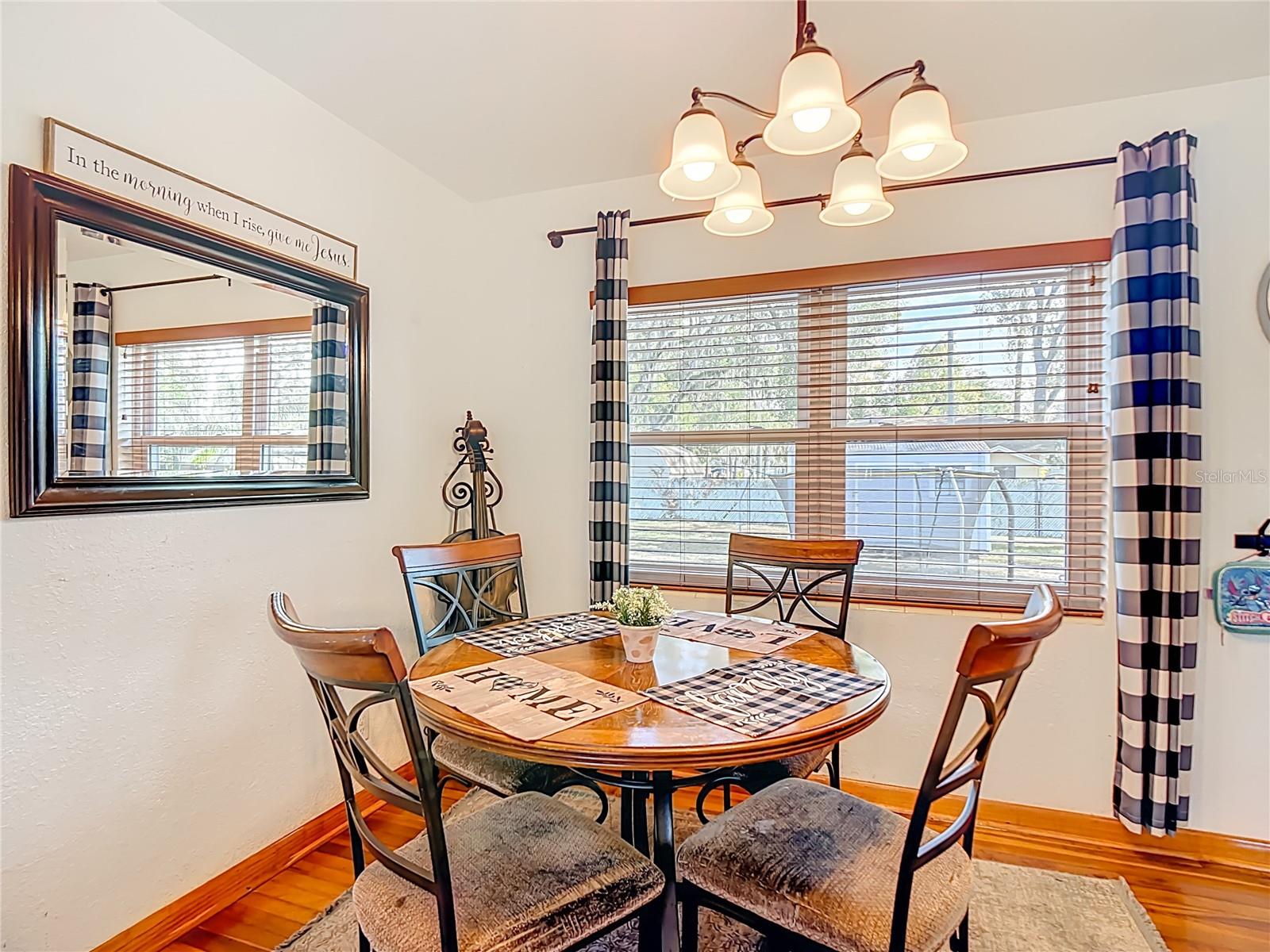 Image 8 of 33 For 708 Vermont Street