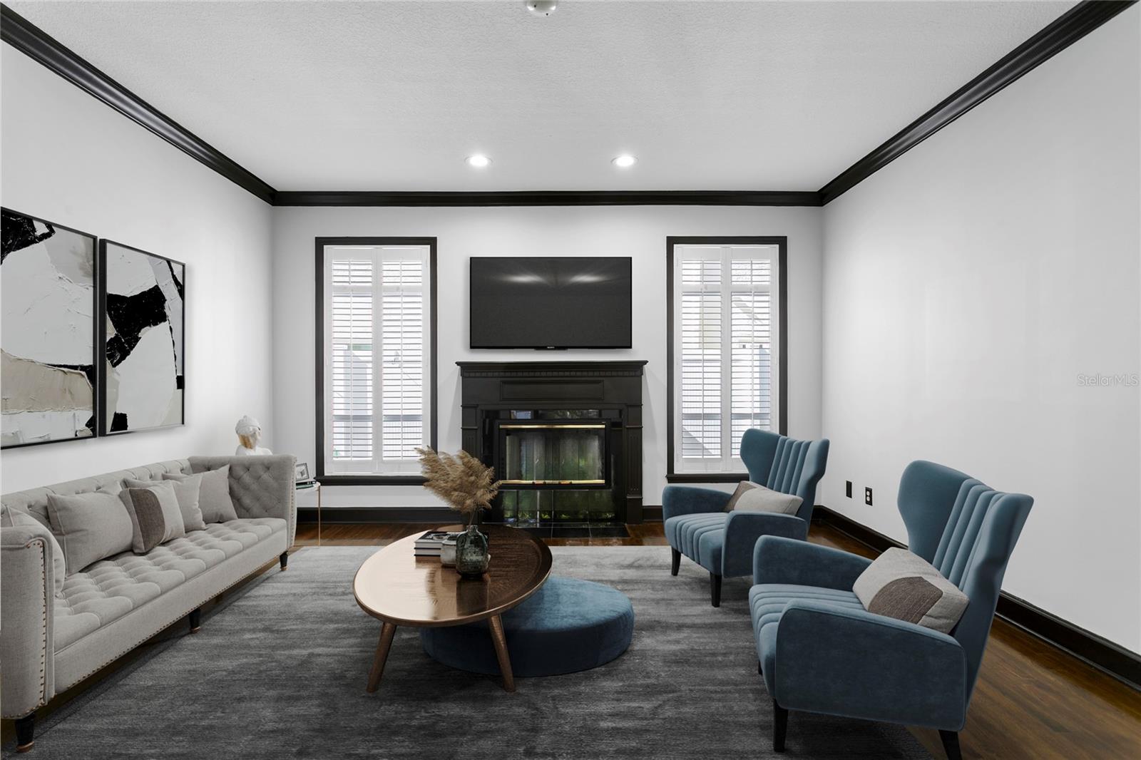 Listing photo id 9 for 3821 Santiago Street