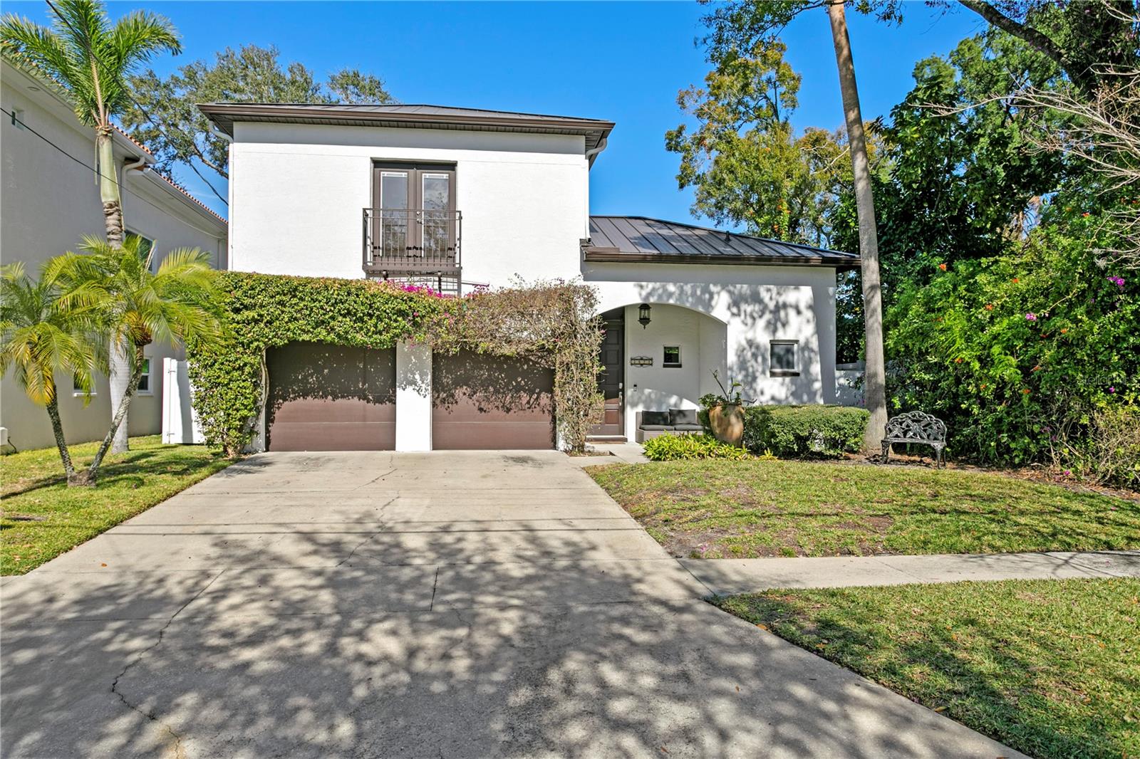 Listing photo id 0 for 3821 Santiago Street