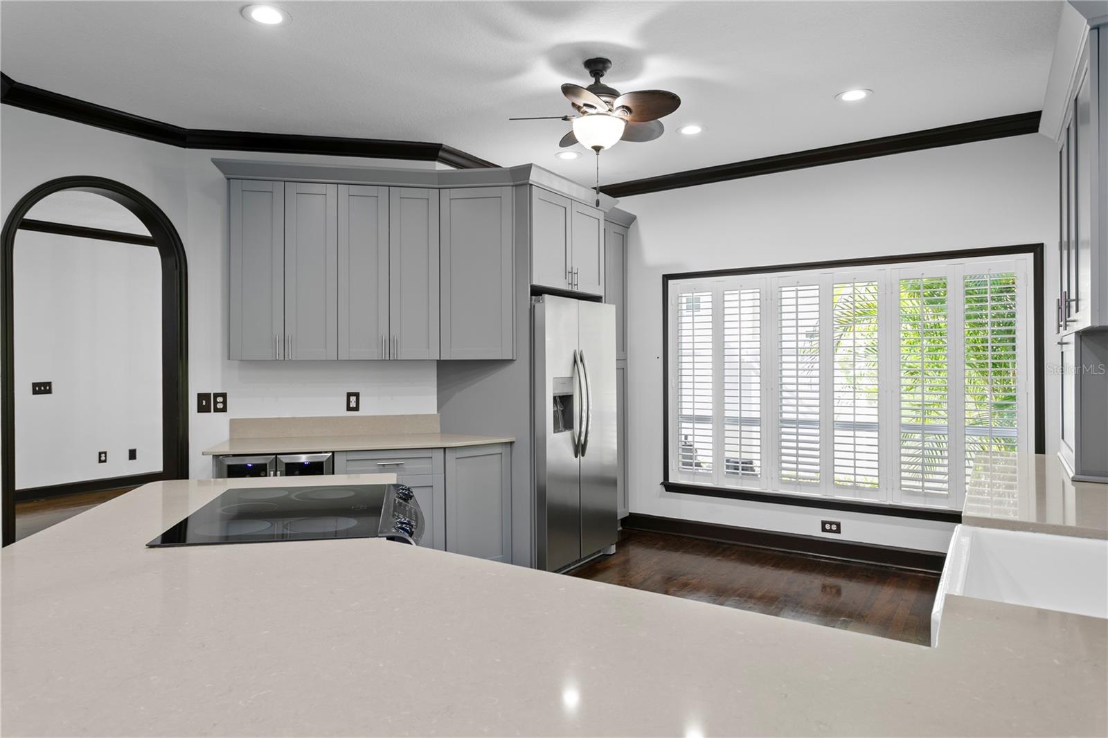 Listing photo id 24 for 3821 Santiago Street