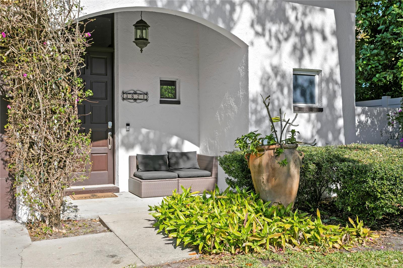 Listing photo id 1 for 3821 Santiago Street