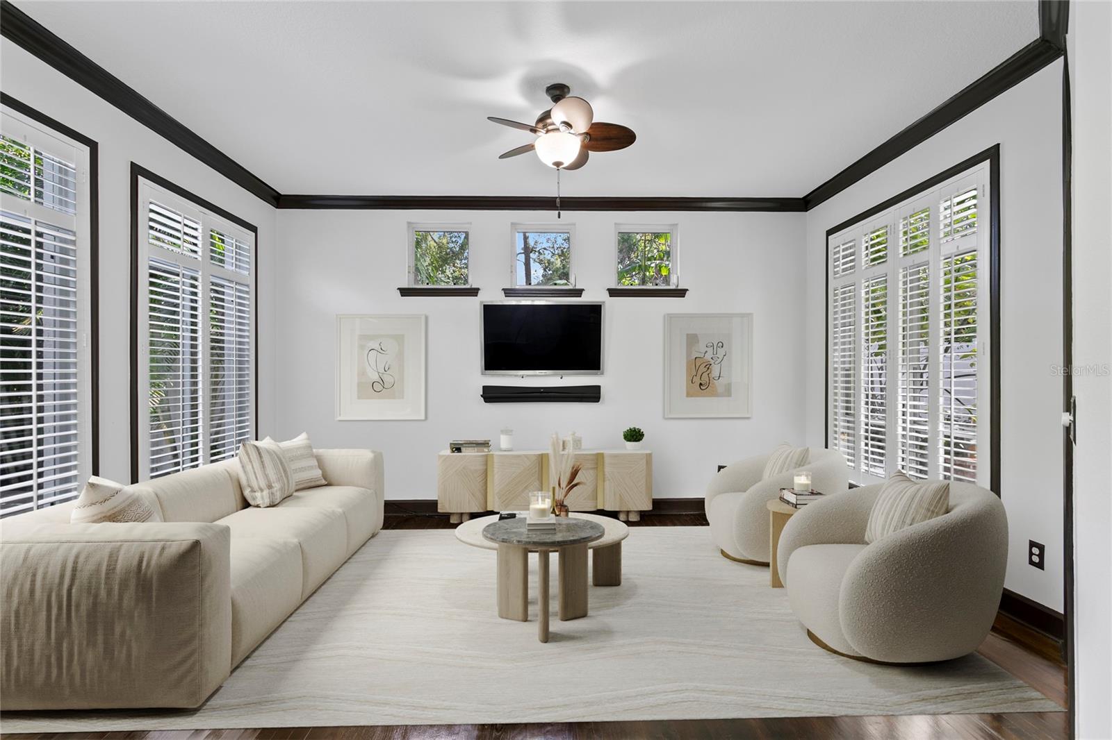 Listing photo id 30 for 3821 Santiago Street