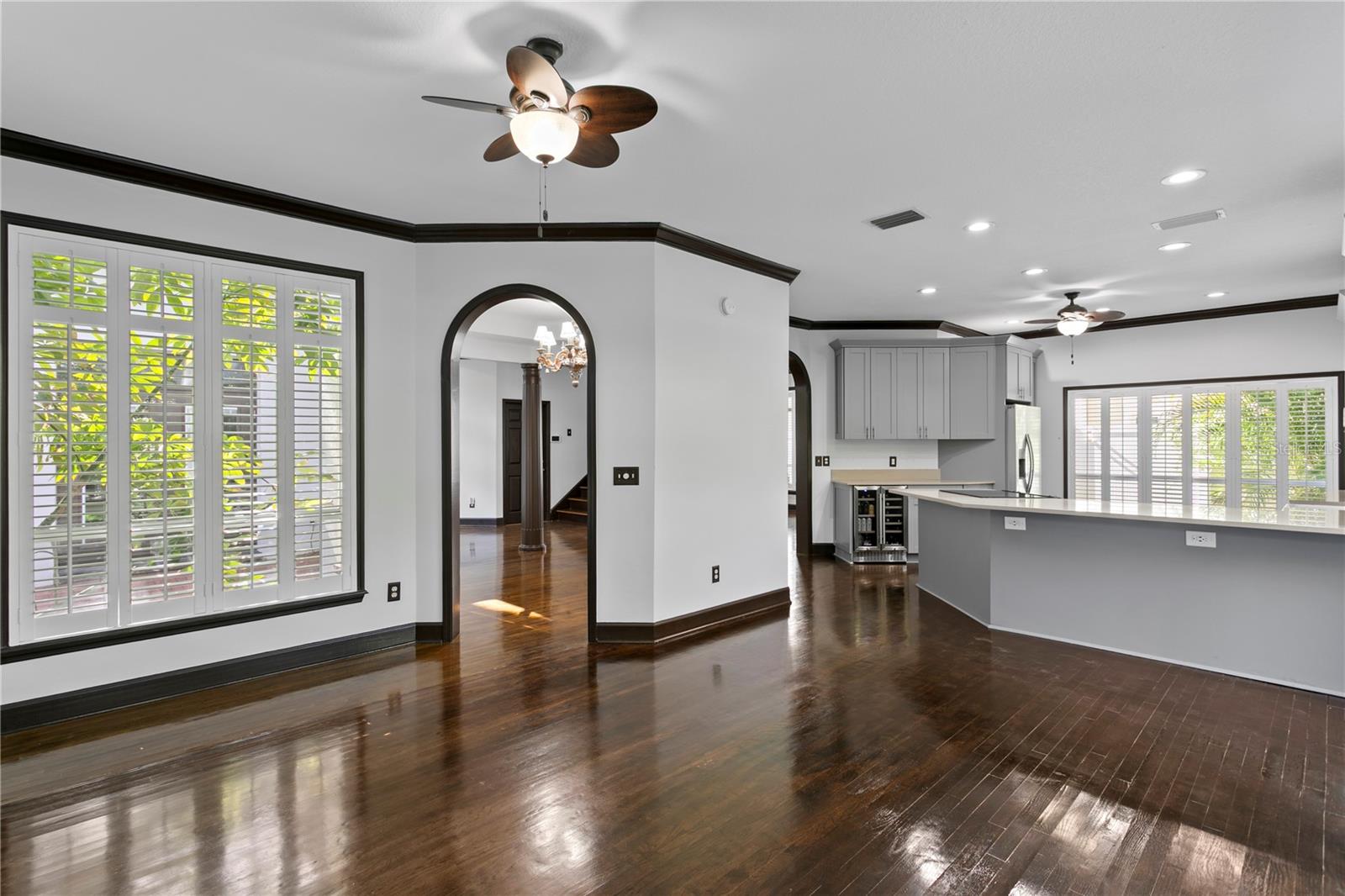 Listing photo id 33 for 3821 Santiago Street