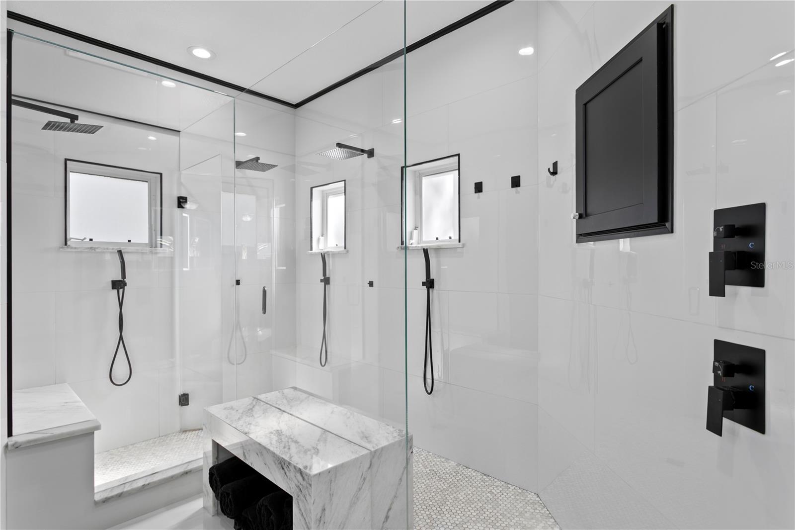 Listing photo id 43 for 3821 Santiago Street