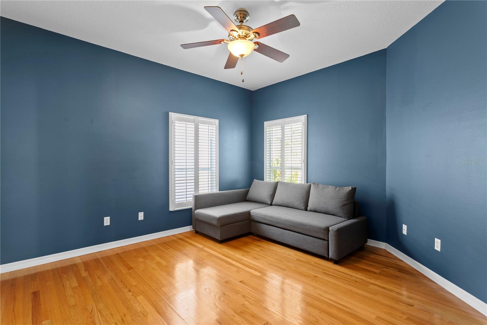 Listing photo id 50 for 3821 Santiago Street