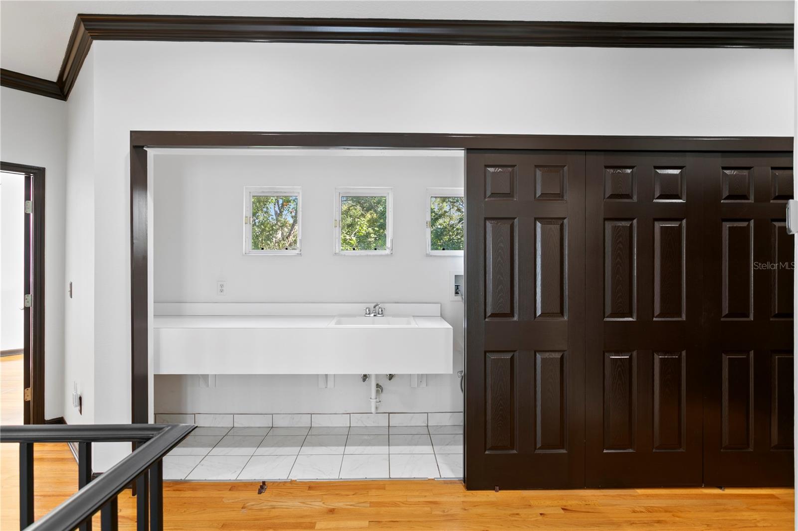 Listing photo id 52 for 3821 Santiago Street