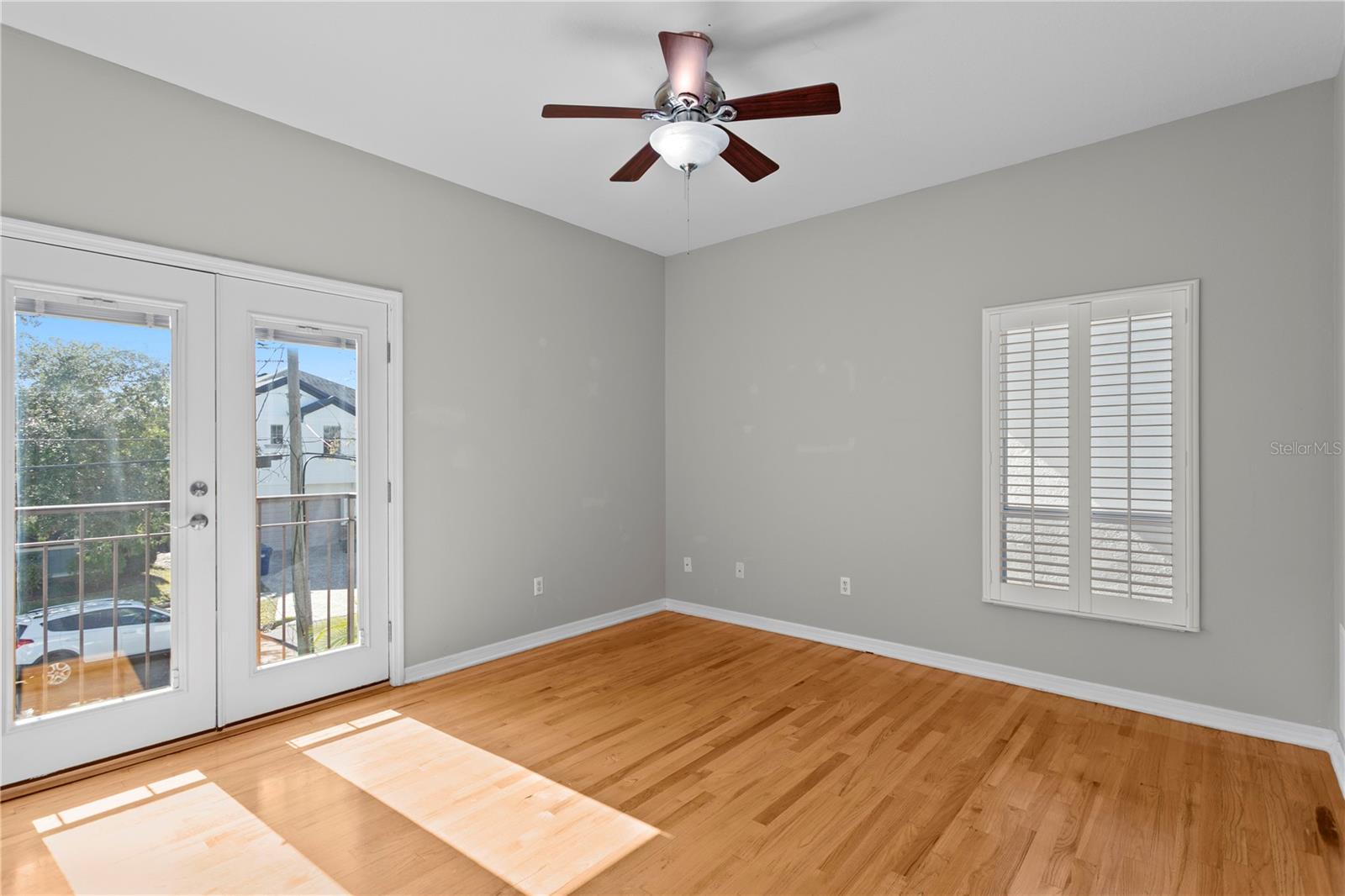 Listing photo id 55 for 3821 Santiago Street