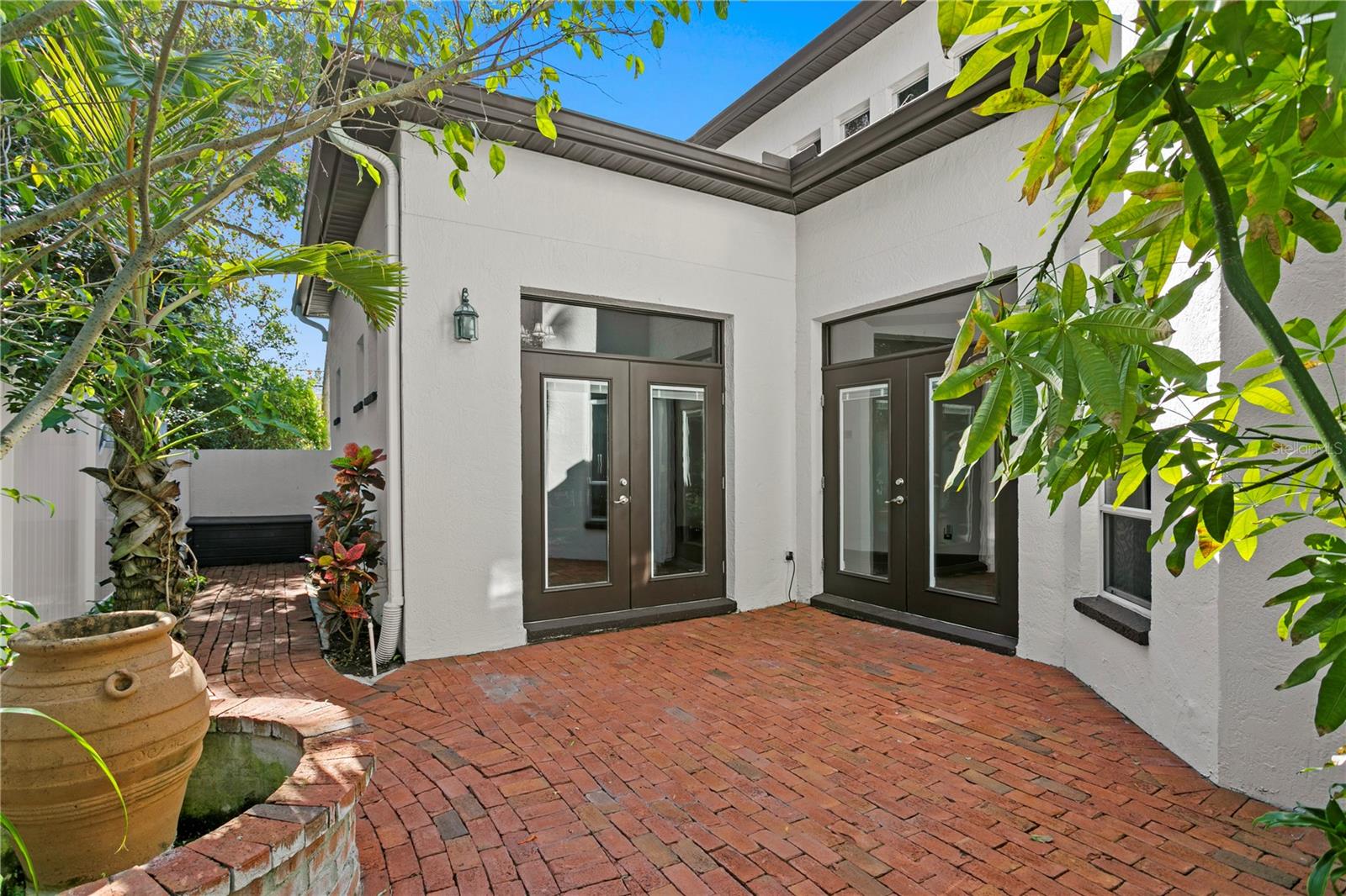 Listing photo id 56 for 3821 Santiago Street