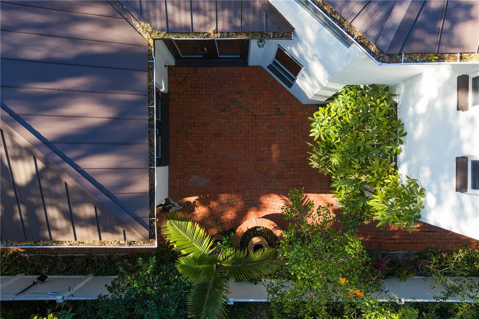 Listing photo id 58 for 3821 Santiago Street