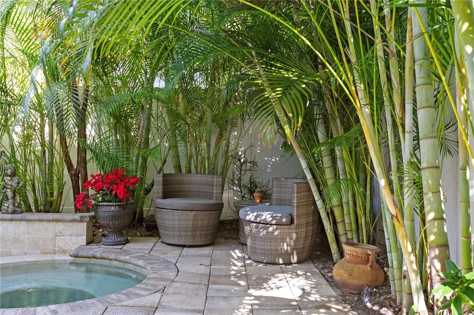 Listing photo id 64 for 3821 Santiago Street