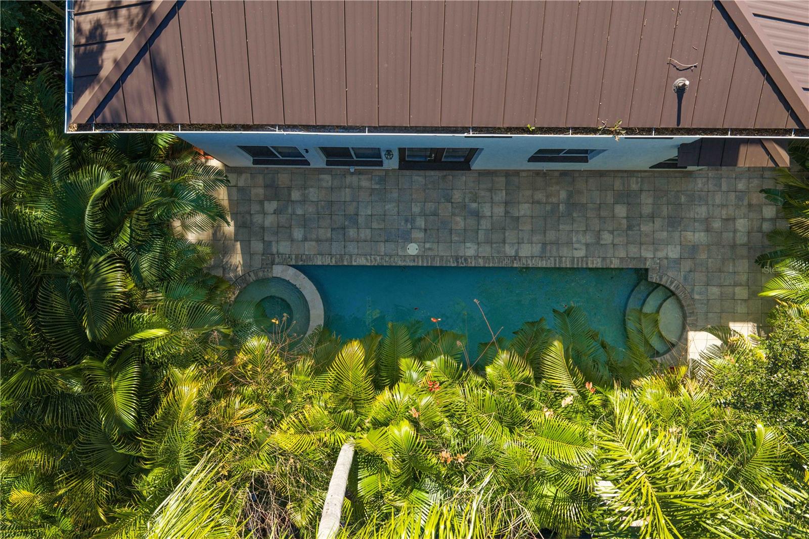 Listing photo id 67 for 3821 Santiago Street