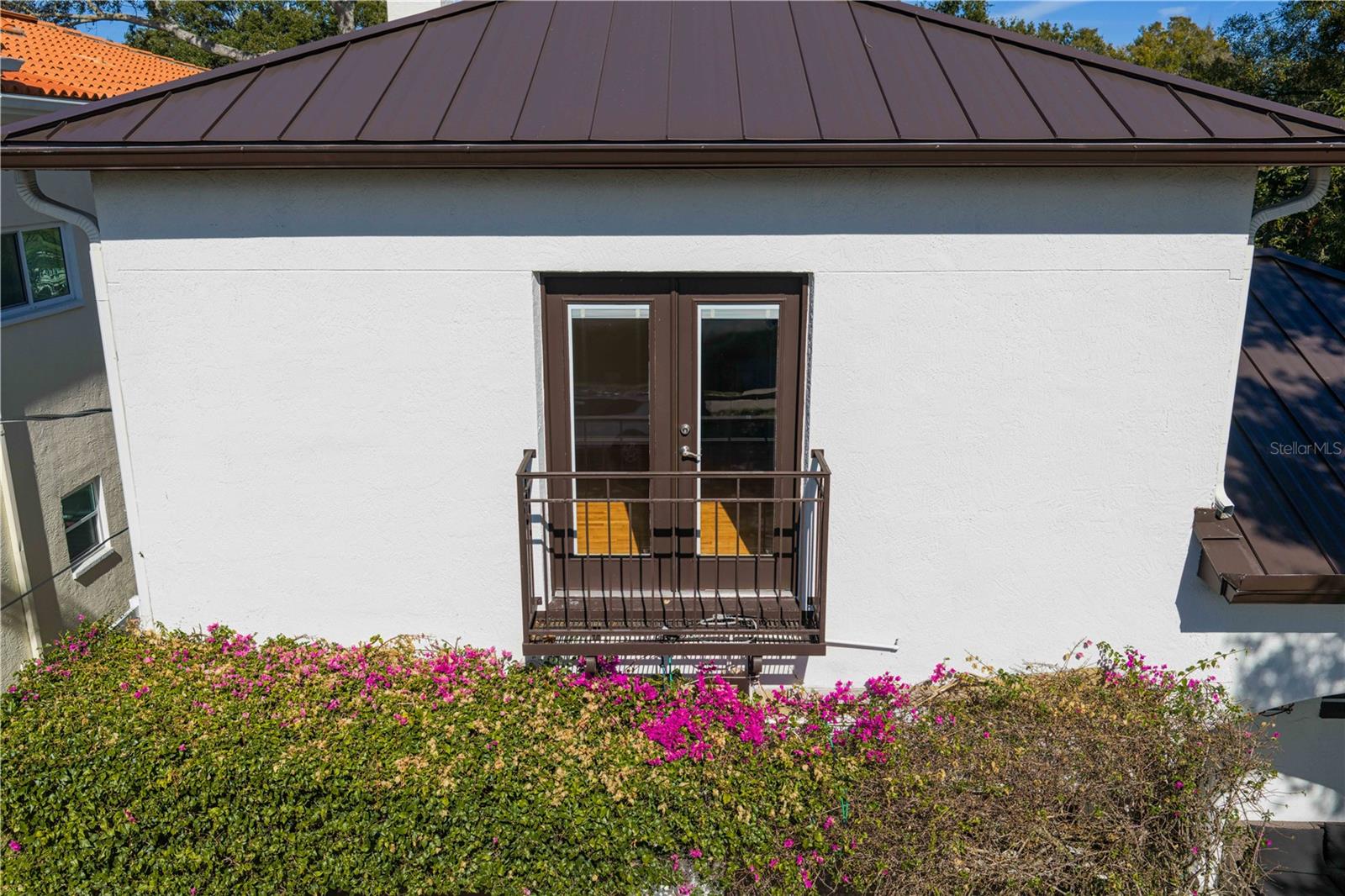 Listing photo id 68 for 3821 Santiago Street