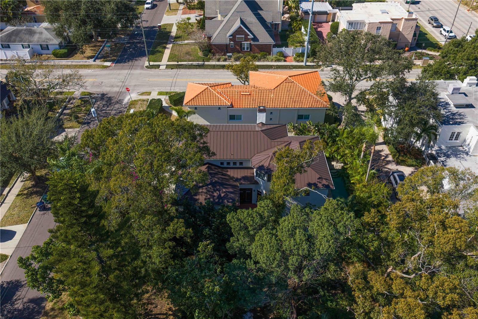 Listing photo id 71 for 3821 Santiago Street