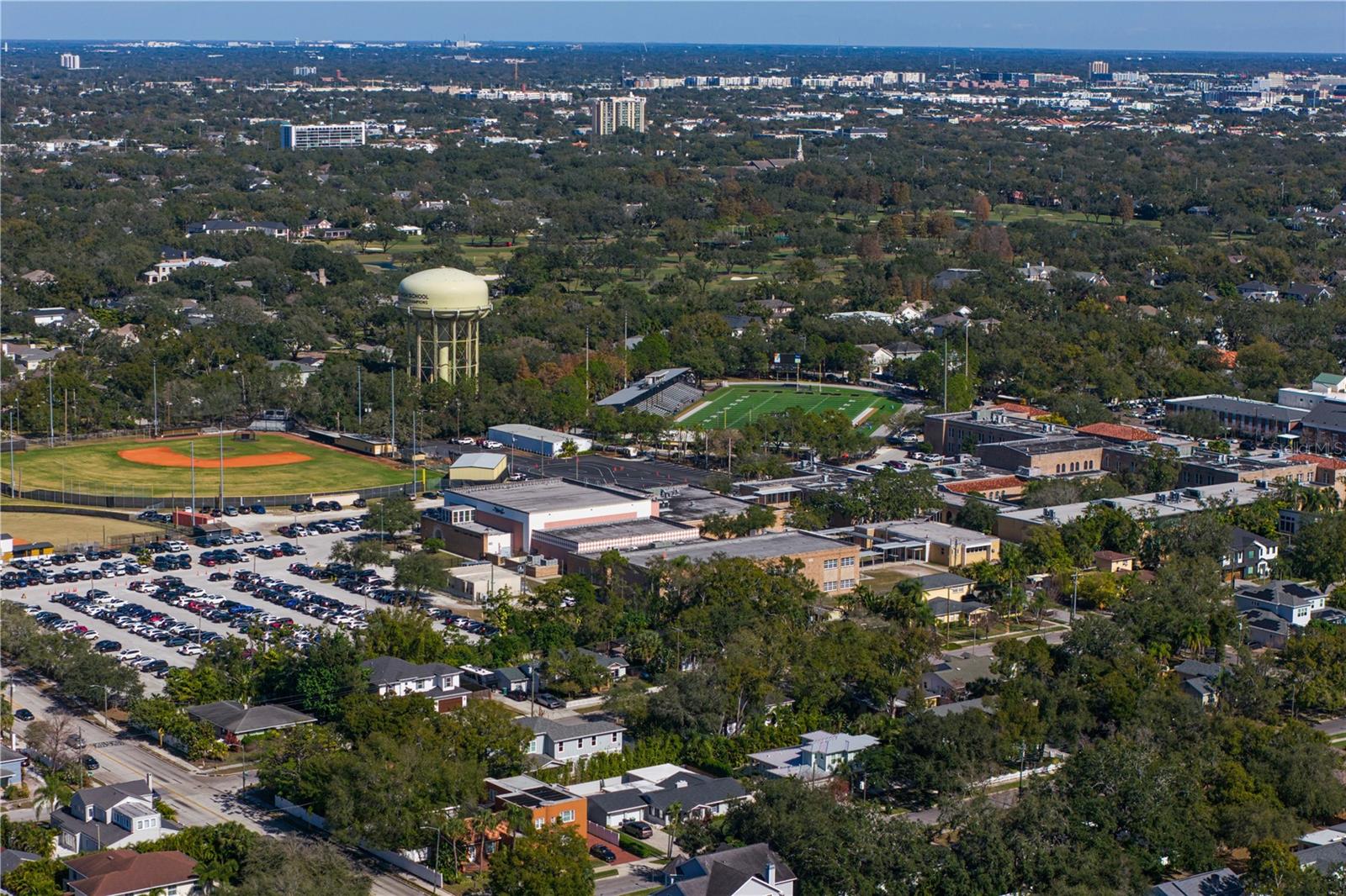 Listing photo id 76 for 3821 Santiago Street