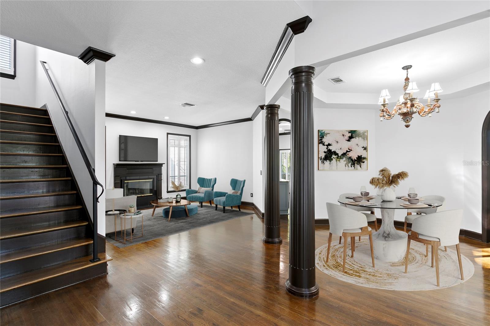 Listing photo id 6 for 3821 Santiago Street