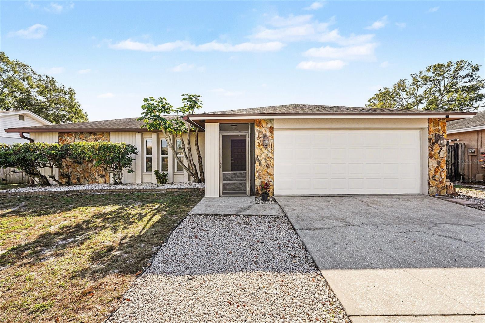 Image 4 of 35 For 8390 Somerset Drive