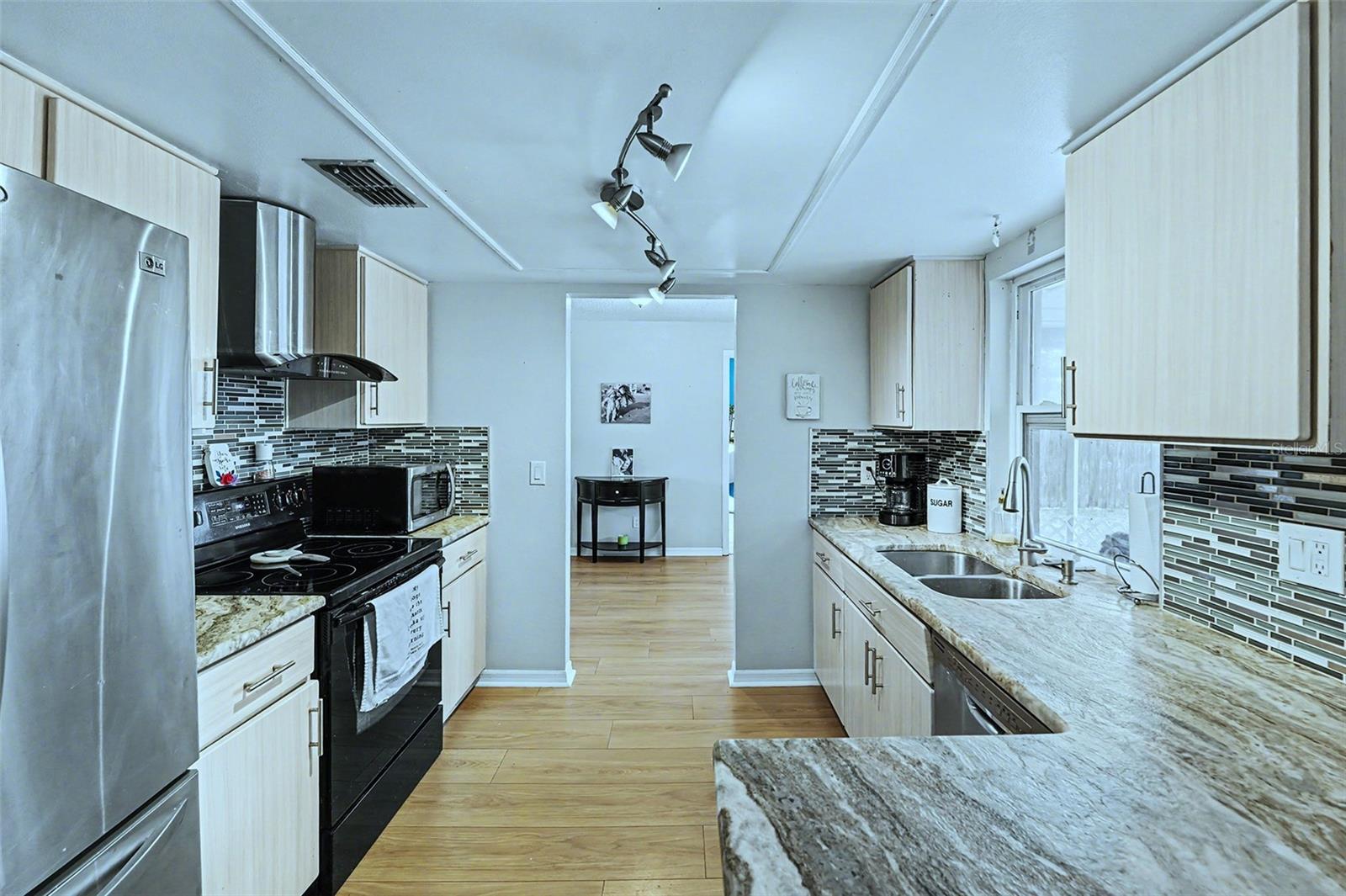 Image 9 of 35 For 8390 Somerset Drive