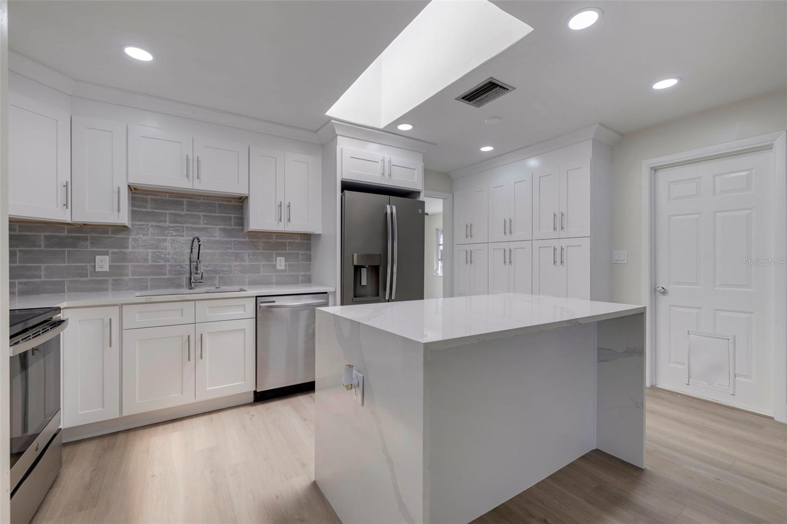 Image 2 of 24 For 490 82nd Avenue